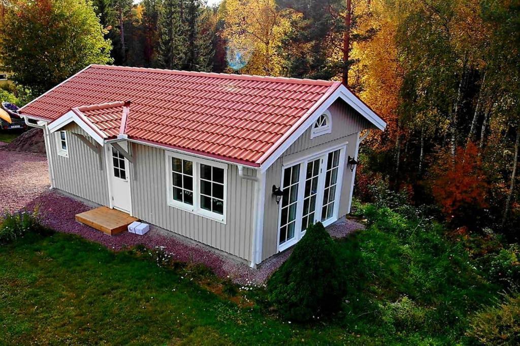 Nybyggd Stuga Intill Skogsbrynet - New Built Cottage Next To The Cowberry Forest Мора Экстерьер фото