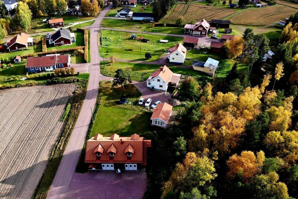 Nybyggd Stuga Intill Skogsbrynet - New Built Cottage Next To The Cowberry Forest Мора Экстерьер фото