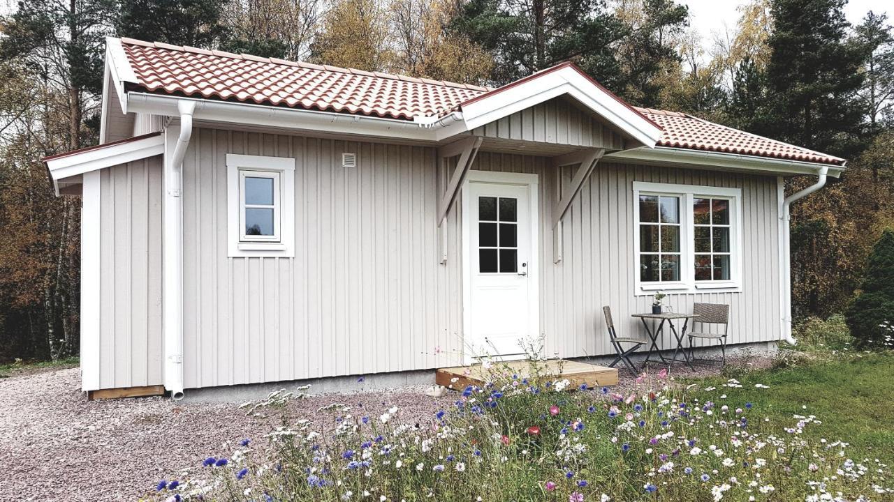 Nybyggd Stuga Intill Skogsbrynet - New Built Cottage Next To The Cowberry Forest Мора Экстерьер фото